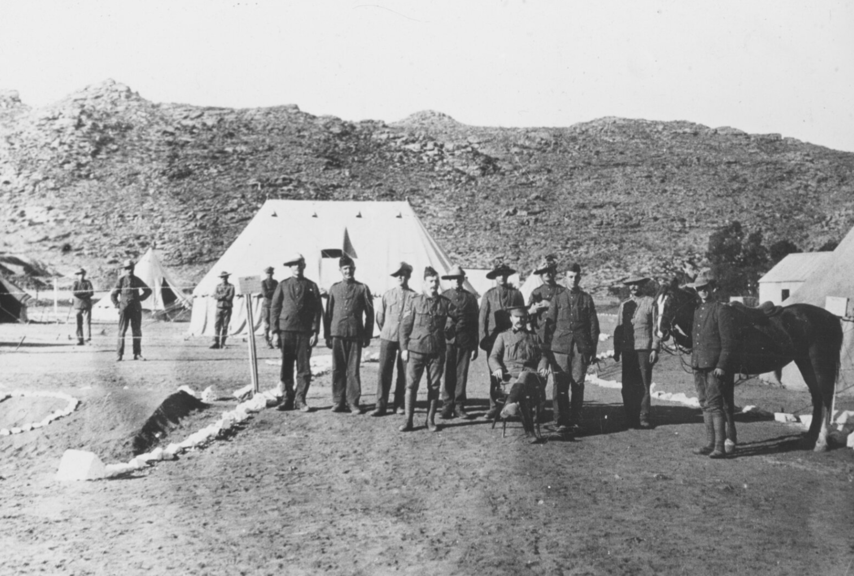 Gruppe von Menschen aus der Kolonialmacht.